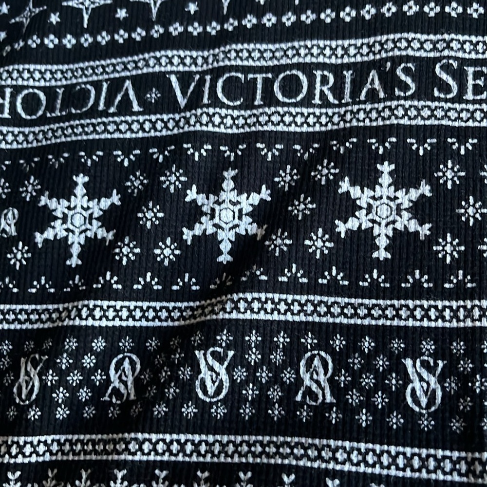 Victoria's Secret Black & White Snowflake Knit Pajama Top
